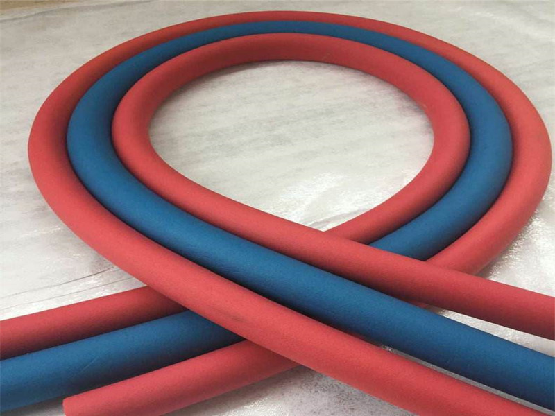 紅黃藍綠色橡塑保溫管